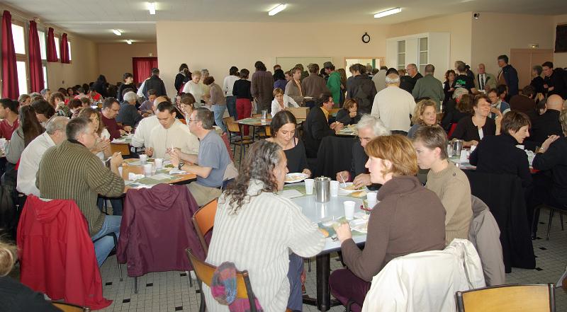 Repas benevoles CEF2007_03.jpg - Repas des bénévoles à la cantine scolaire
